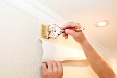 Pose de papier peint à Riec-sur-Bélon — revêtements muraux et toiles de verre